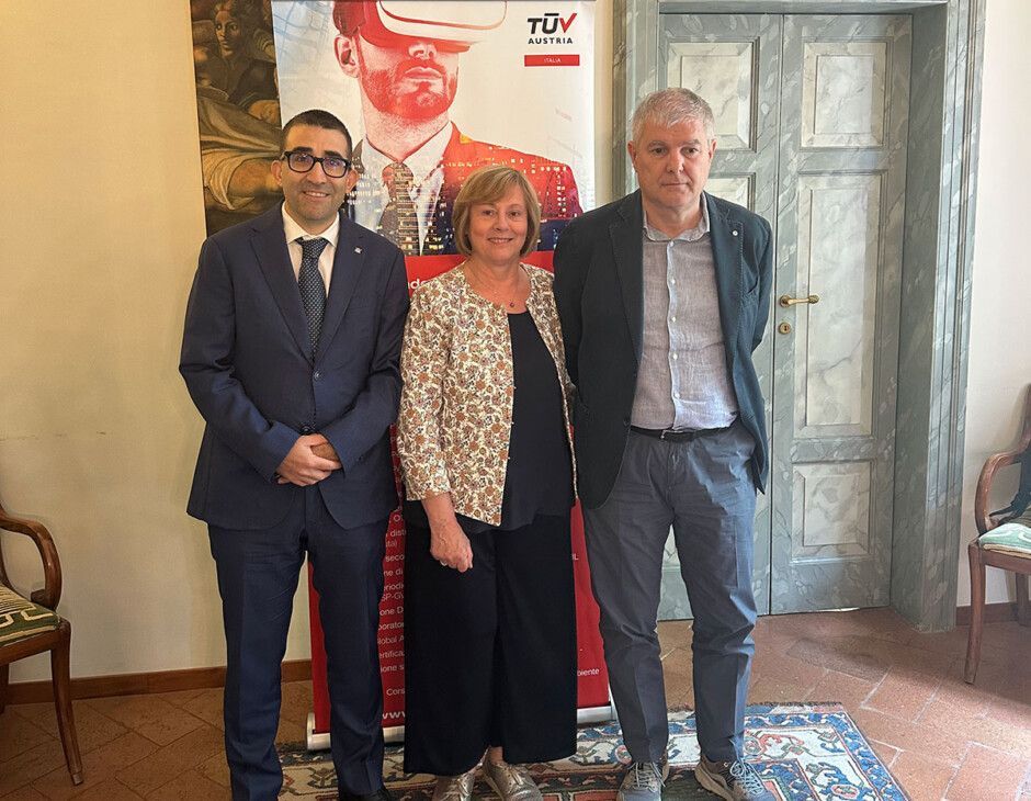 Crescenzo Di Fratta (TÜV AUSTRIA Italia’s managing director and TÜV AUSTRIA Group’s country manager of Italy) and CERTIFICAZIONI srl managers Fiammetta Odoni and Stefano Liverani